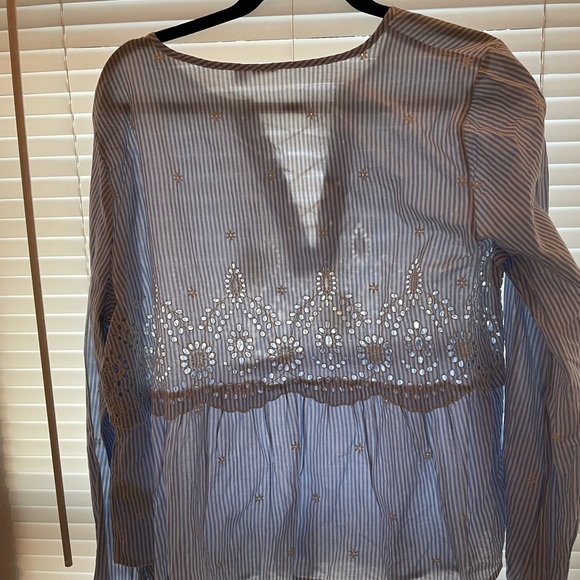 Blue and white blouse - Picture 3 of 3